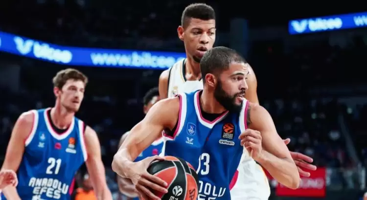 Anadolu Efes evinde Real'den fark yedi