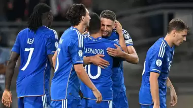 Gök Mavililer, Malta'yı rahat geçti