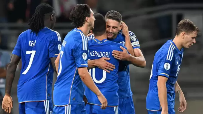 Gök Mavililer, Malta'yı rahat geçti