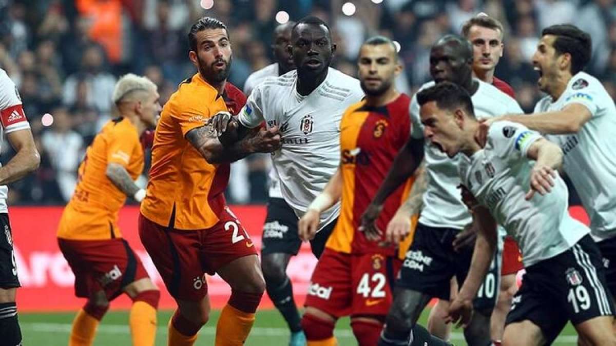 Süper Lig'de derbi günü! İşte Galatasaray - Beşiktaş maçının muhtemel  11'leri
