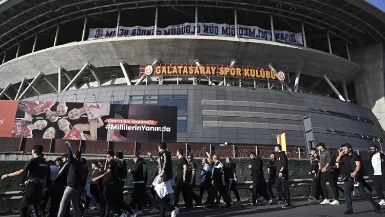 Beşiktaş taraftarı Rams Park'ta! Otobüslerin camları kırıldı