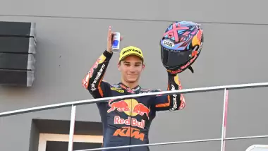 Deniz Öncü Avustralya’da zirvede