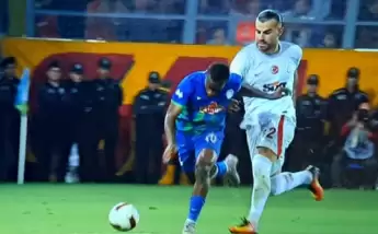 Galatasaray'ın golünden önce faul var mı?