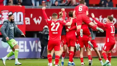 Twente, Feyenoord'u yenilgiyle tanıştırdı