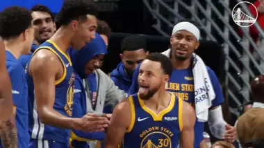 NBA'de geceye damgasını vuran isim Stephen Curry!