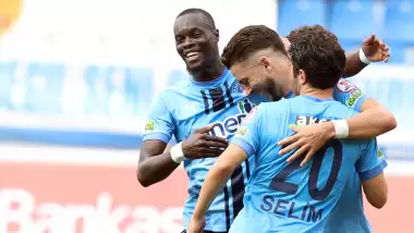 Paşa 3 golle turladı!