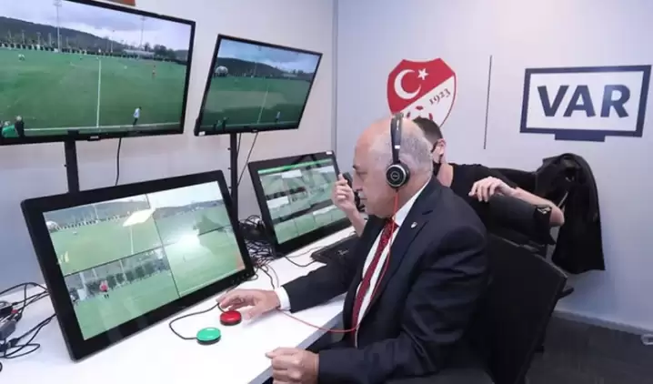 IFAB’dan VAR konuşmalarının canlı yayınlanması talebine ret