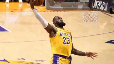 VİDEO | Los Angeles derbisine Lebron James damga vurdu!