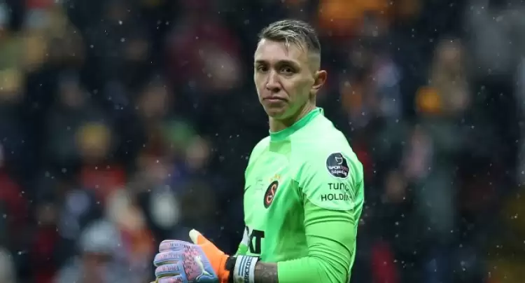 Galatasaray'da Muslera sakatlandı!