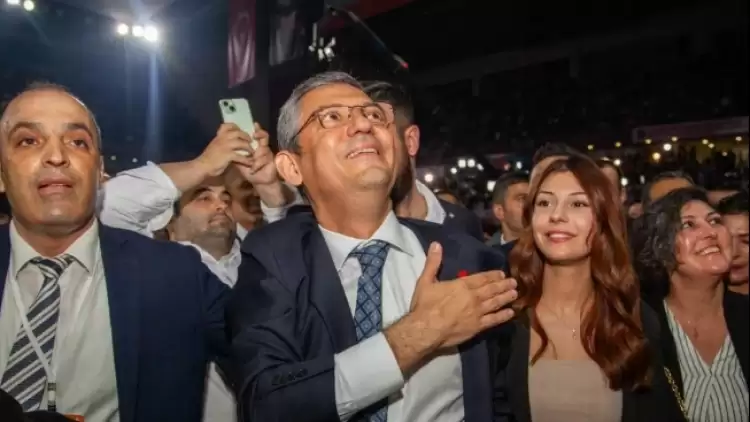 Özgür Özel FIFA 99 oynarken siyasete girdi CHP Genel Başkanı oldu