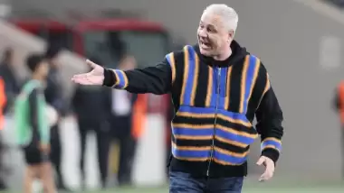 Sumudica bildiğimiz gibi! Kırmızı kart gördü...