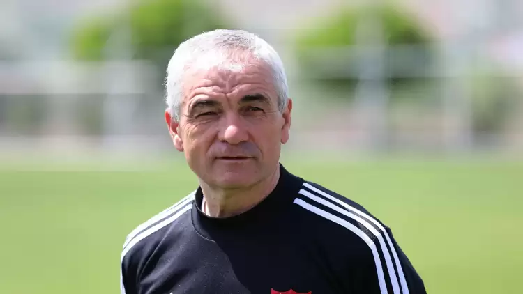 Beşiktaş'ın yeni teknik direktörü Rıza Çalımbay oldu!