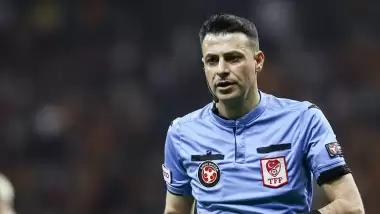 Galatasaray maçında hakem oyundan çıktı! 