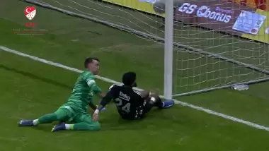 Rosier'in sakatlanmasını önlemişti! Muslera ödüle layık görüldü...