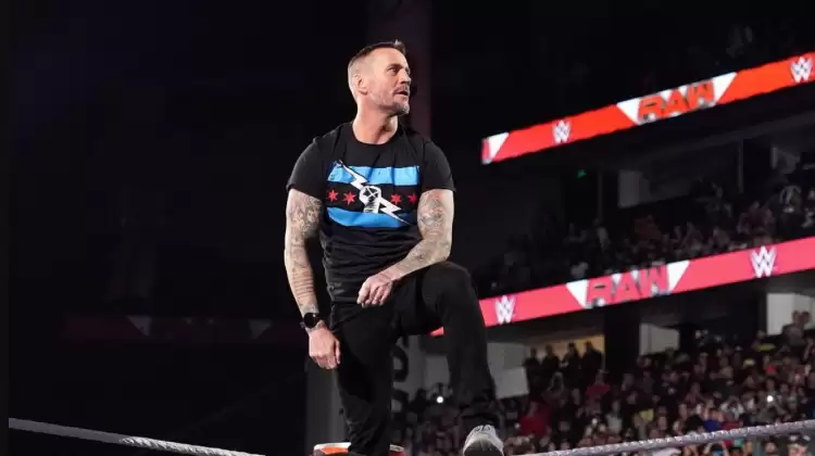 CM Punk WWE'ye döndü! Yer yerinden oynadı