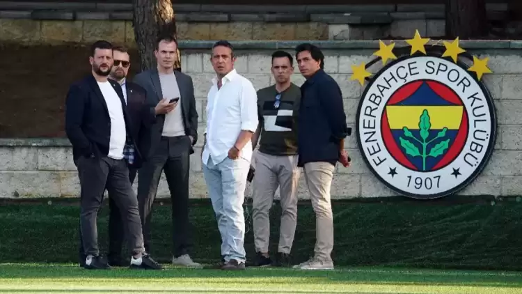 Fenerbahçe Başkanı Ali Koç Samandıra'ya gitti, takımla toplantı yaptı