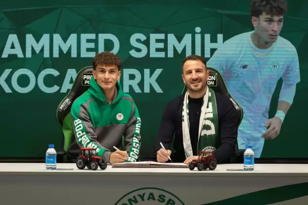 Konyaspor genç futbolcular Muhammed ve Deniz ile sözleşme imzaladı