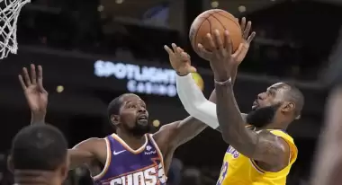 LeBron - Durant düellosunda turlayan Lakers oldu