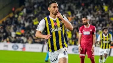  İrfan Can Kahveci, Sneijder ve Talisca'yı solladı! Ceza sahası dışından...