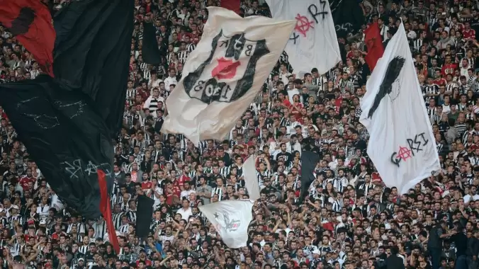 Beşiktaş - Galatasaray derbisinin tüm biletleri tükendi!