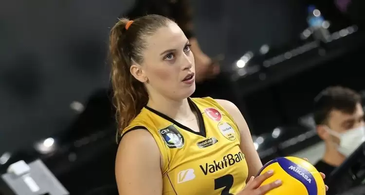 Cansu Özbay'dan transfer açıklaması: VakıfBank ile devam edecek mi?