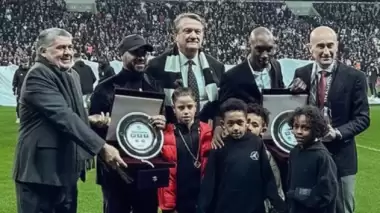 Beşiktaş maç önünde efsanelerini onurlandırdı