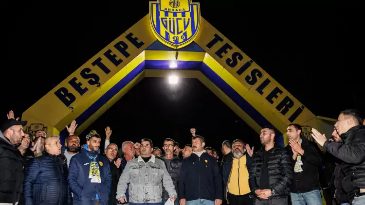 Ankaragücü taraftarı Faruk Koca'nın arkasında!