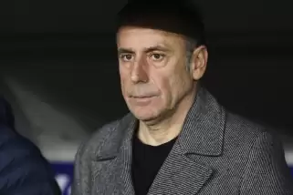 Abdullah Avcı 6 futbolcunun biletini kesti