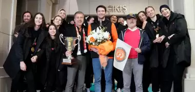 Dünya Şampiyonu Eczacıbaşı Dynavit yurda döndü! Özel anons...