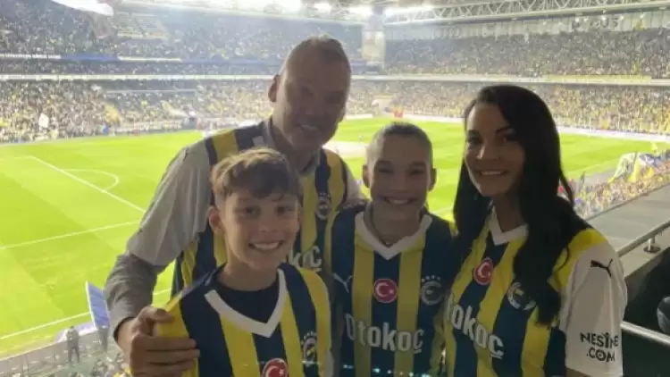 Fenerbahçe'nin yeni hocası Fenerbahçe-Galatasaray derbisini tribünden izledi