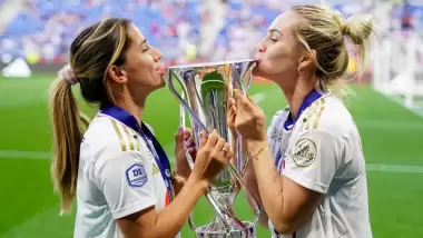 Lyon Kadın Futbol Takımının iki futbolcusu birbiriyle nişanlandı!