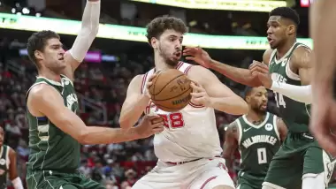 Bucks'a bir darbede de Alperen'den! Double-double yaptı...