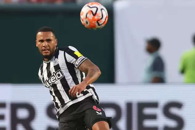 Beşiktaş, Newcastle'ın kaptanı Jamaal Lascelles'ı transfer etmek istiyor