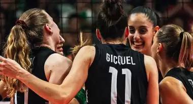 Nilüfer Belediyespor yarı final yolunu yarıladı