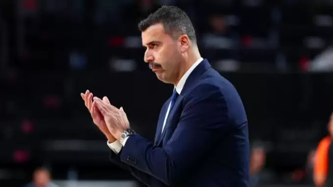 Anadolu Efes'ten merakla beklenen koç kararı geldi!