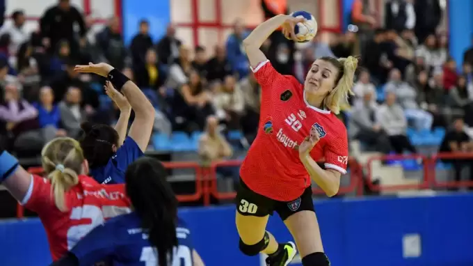 Mavi kelebekler zirveye demir attı