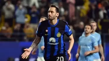 Hakan yıldızlaştı, Inter finale çıktı