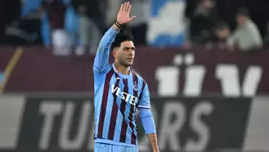 Flaş | Yıldız oyuncu Trabzonspor'dan ayrıldığını duyurdu!