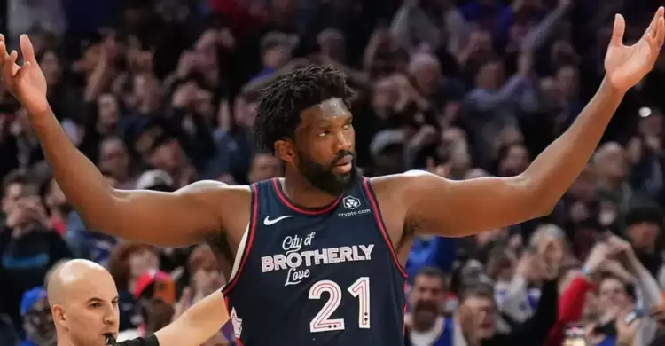 Joel Embiid'den tarihe geçen performans