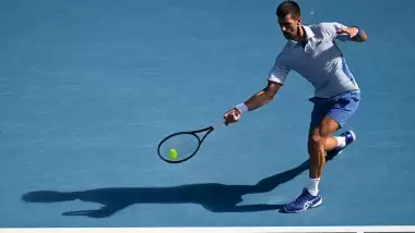 Djokovic yarı finalde!