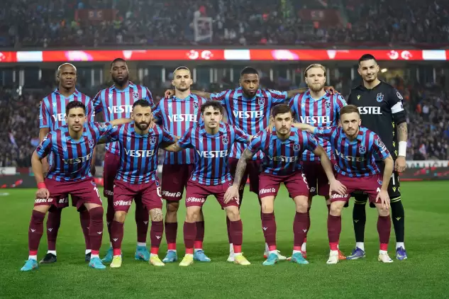 Trabzonspor'da şampiyon kadro dağlıyor