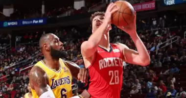 VİDEO | Alperen, LeBron James'i fena üzdü! Hem poster yaptı hem de...