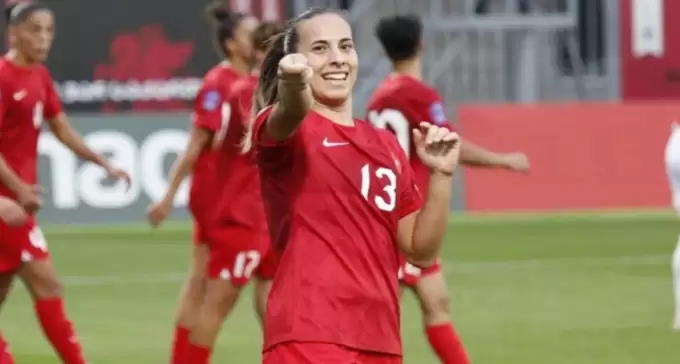 Milli futbolcu Birgül Sadıkoğlu yurt dışına transfer oldu!