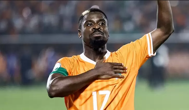 Galatasaray Serge Aurier transferini askıya alındı