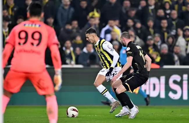 Fenerbahçe'de Mert Müldür'ü üzen karar!