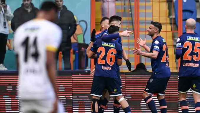 Piatek atıyor Başakşehir kazanıyor!