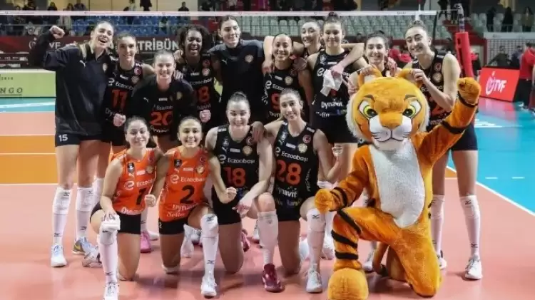 Voleybol Haberleri | Eczacıbaşı yarı finale yükseldi