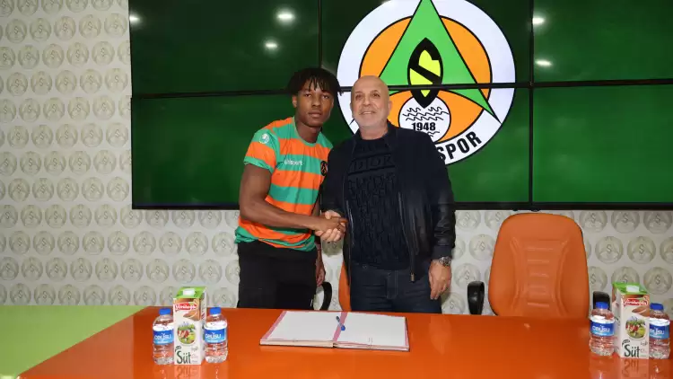 Alanyaspor Akinlosotu ile sözleşme imzaladı