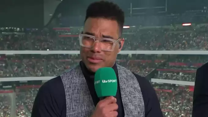 Eski yıldız canlı yayında gözyaşlarına boğuldu!