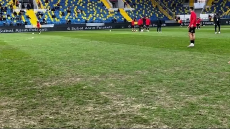 Eryaman Stadyumu'nun zemini gübre yüzünden bozuldu!